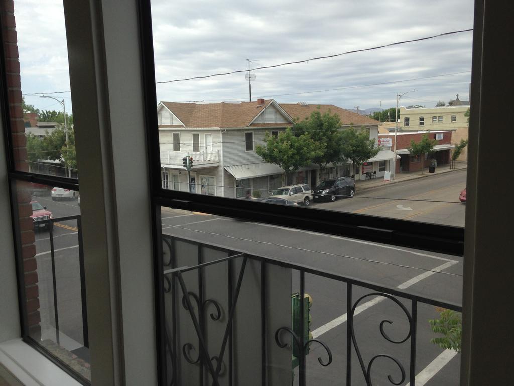 Hotel Burgess Reedley Exterior foto